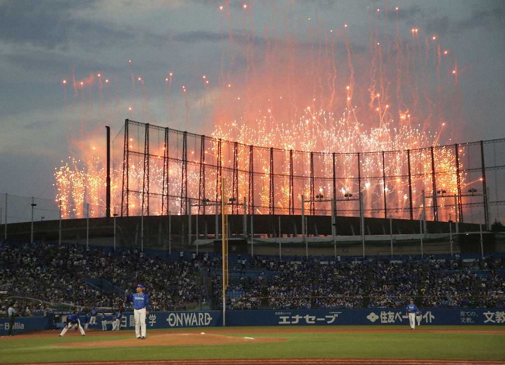 神宮外苑花火大会 神宮球場 チケット スタンドS席1塁側 2連番
