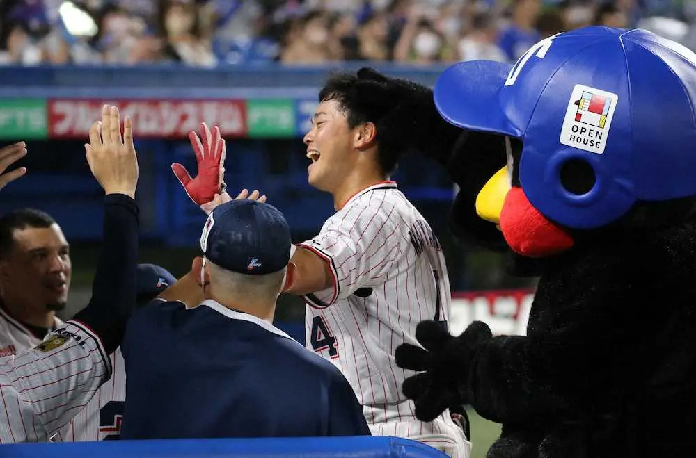 【画像・写真】ヤクルト14安打11得点で大勝、マジック2つ減って「51」に　プロ初先発の7年目・小沢が初勝利