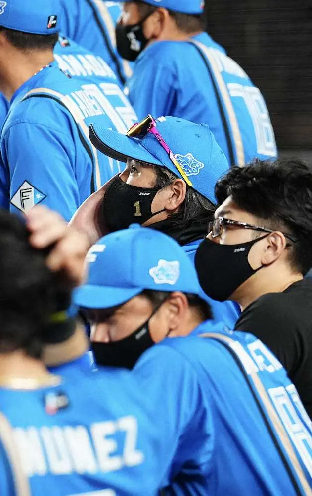 【画像・写真】新庄監督「タダ過ぎ。クイックは投げてもらわないと、ちょっともうあれですねー」延長10回ロドリゲスに