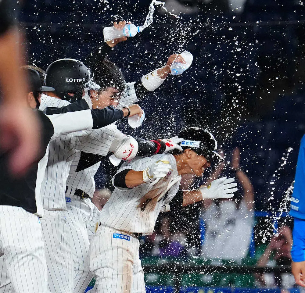 【画像・写真】ロッテ・荻野が延長10回サヨナラ打！「楽な気持ちで」13年目のベテランが大仕事で貯金1