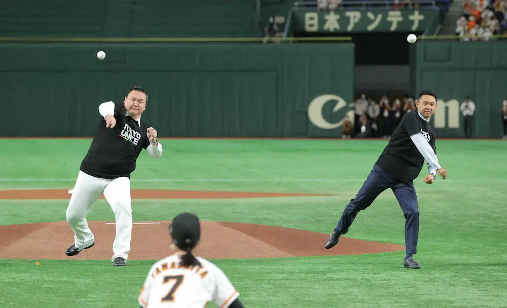 【画像・写真】「TOKYO　UNITE」代表者14人が一斉に始球式　間垣親方「一生の思い出になりました」