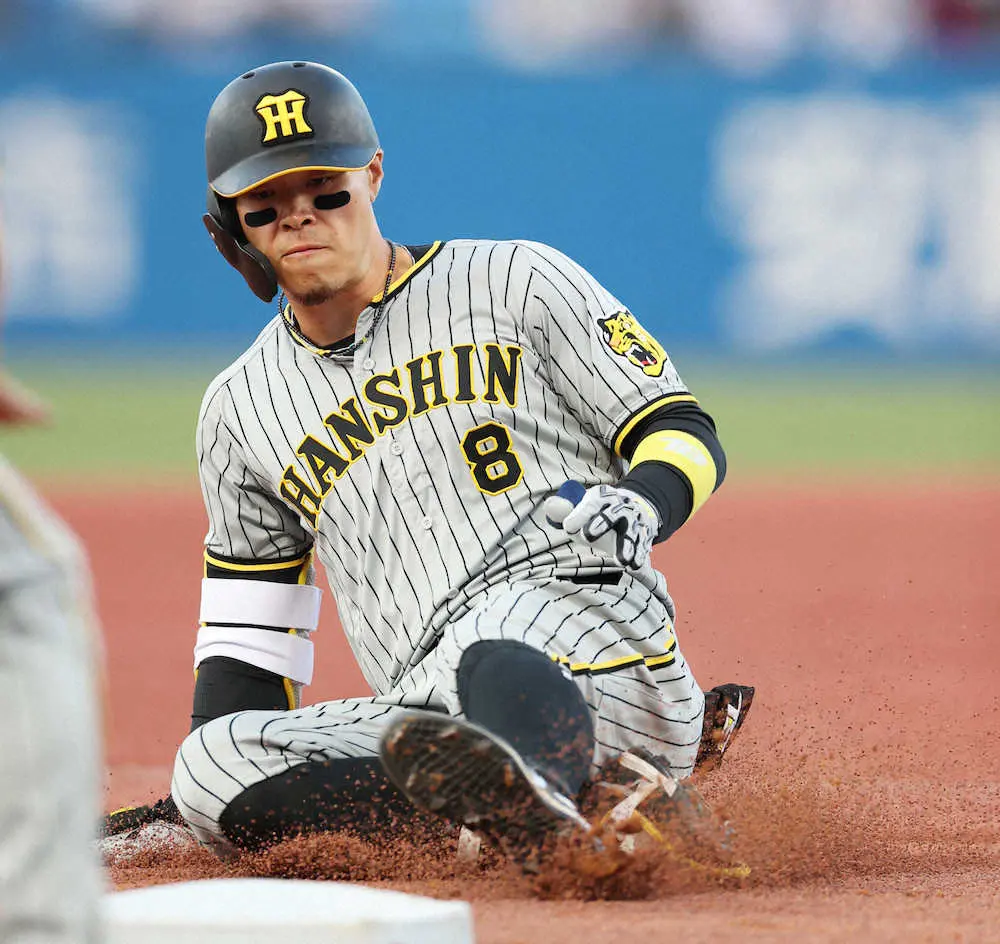 【画像・写真】“二塁打王”阪神・佐藤輝、三塁打で先制Ⅴ撃　「1個でも先（の塁）に行こうと」好相性・高梨撃ち