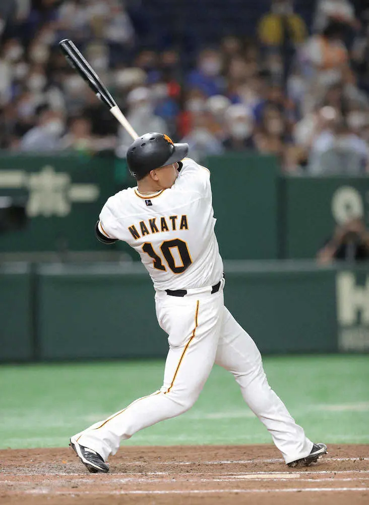 【画像・写真】巨人・中田翔が“神業”ヘッスラで二塁打もぎ取る　牧のタッチを絶妙な手の動きでかわす