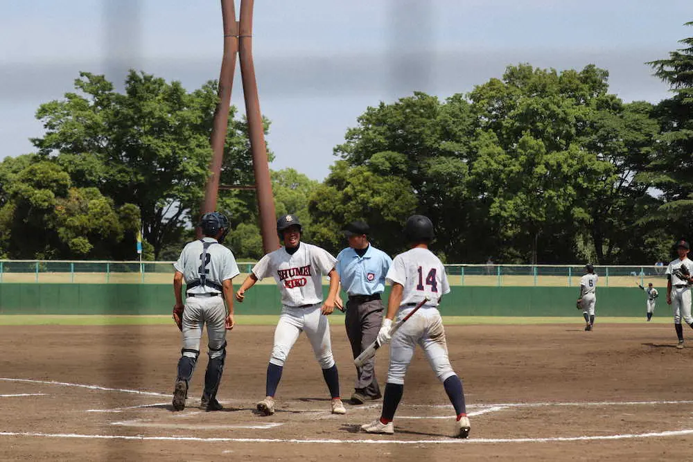 【画像・写真】秀明英光4番山崎寛悠「最高です」公式戦初の高校3号含む3安打2打点　高校野球埼玉大会