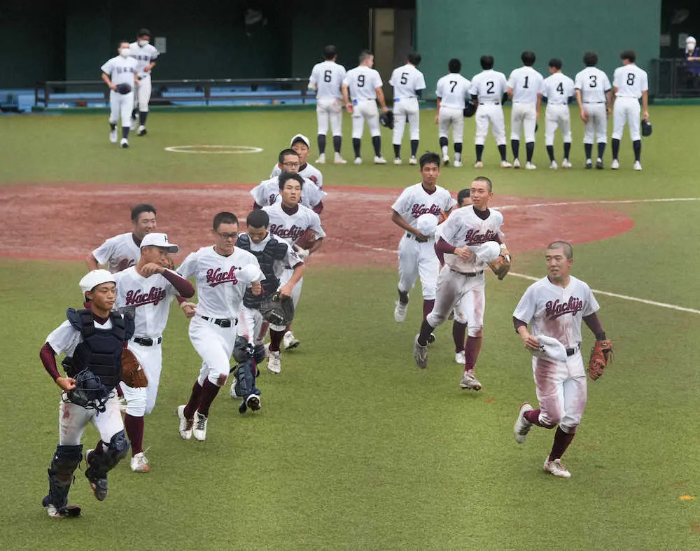 【画像・写真】都八丈　2日連続雨天中止乗り越え6年ぶり夏1勝!宿舎転々も気持ち切らさず…離島に吉報