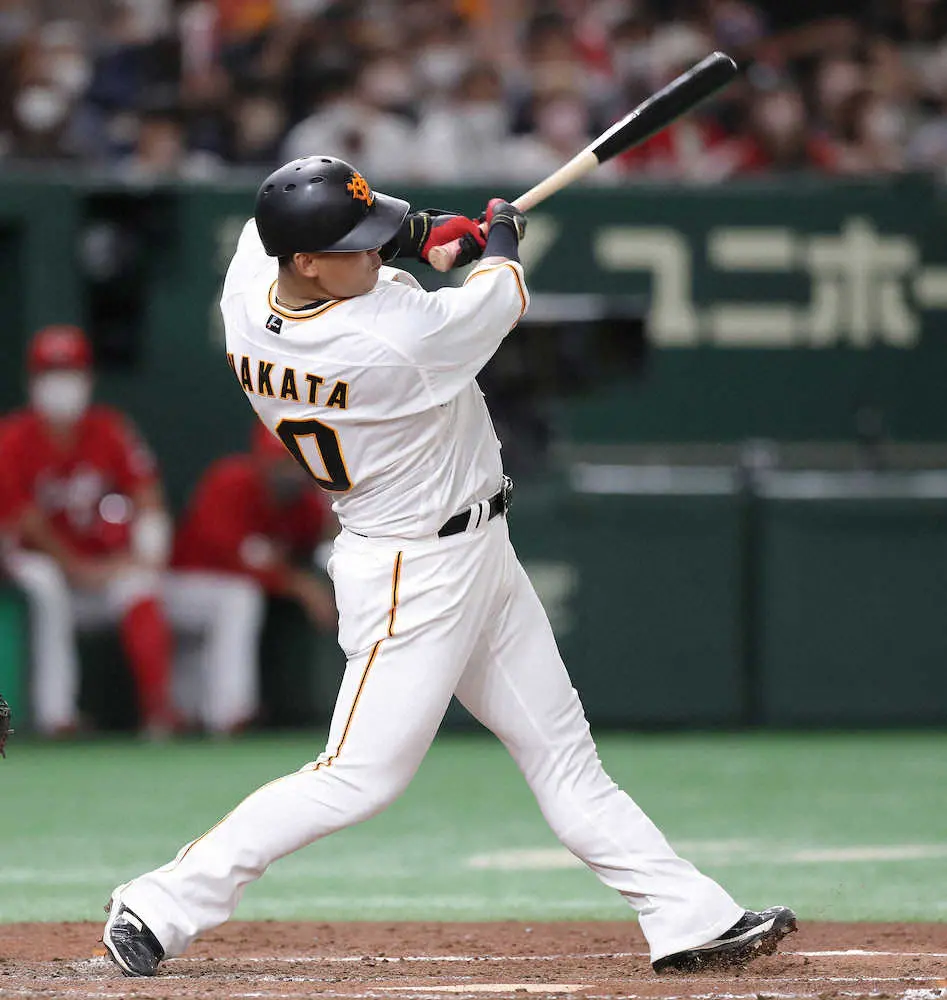 【画像・写真】巨人・中田翔　超特大10号2ラン！左翼最上段バルコニー席まで飛ぶ一発「芯でしっかり」11度目2桁弾