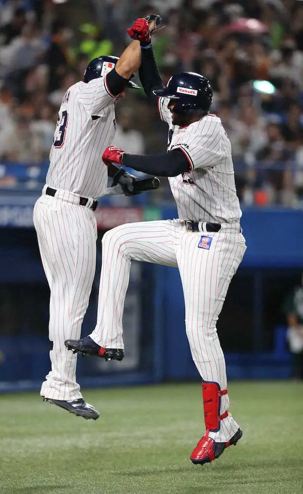 【画像・写真】ヤクルト　サンタナが菅野から2打席連発！手術から復帰2戦目で反撃の5、6号ソロ　巨人とまた乱打戦
