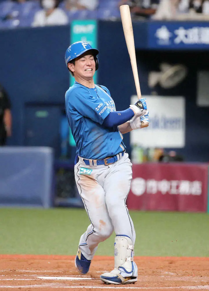 【画像・写真】日本ハム・松本剛　3回に自打球を当てて負傷退場　交代後に病院直行　診断結果は20日に判明