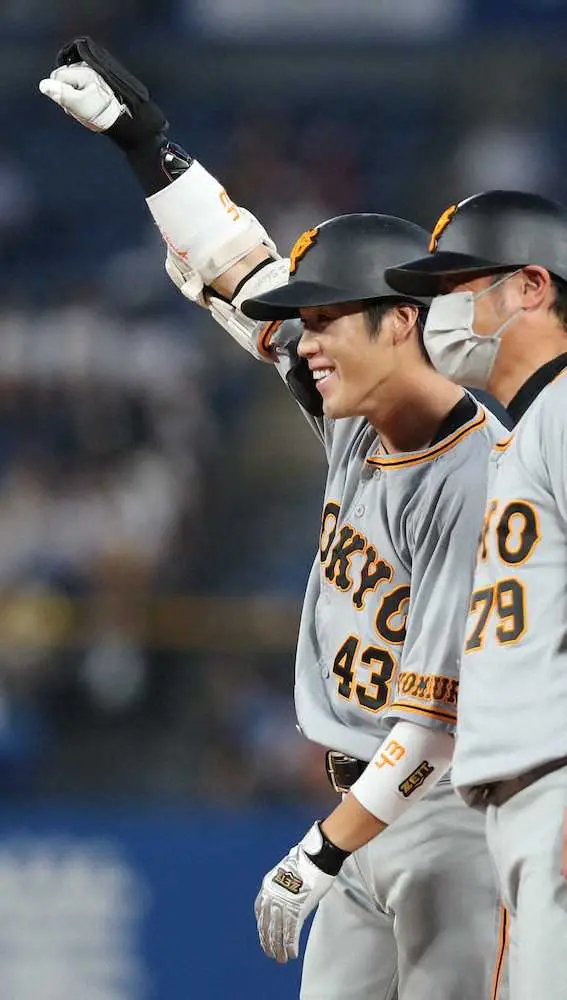 【画像・写真】巨人・重信が先制2点打！　原監督のスタメン起用に応えた　第1打席3球三振喫した高橋から左前へ
