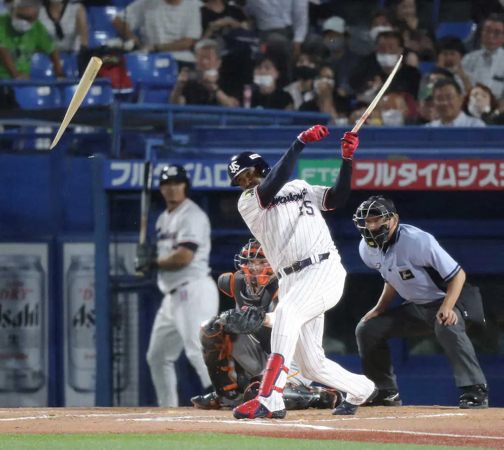 【画像・写真】おかえり高津監督！　ヤクルトが指揮官復帰戦を白星で飾る　高橋緊急降板も一丸逆転勝ち　村上32号