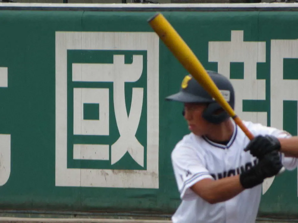 高校野球石川大会準々決勝で2打席連続本塁打を放った鶴来・中家