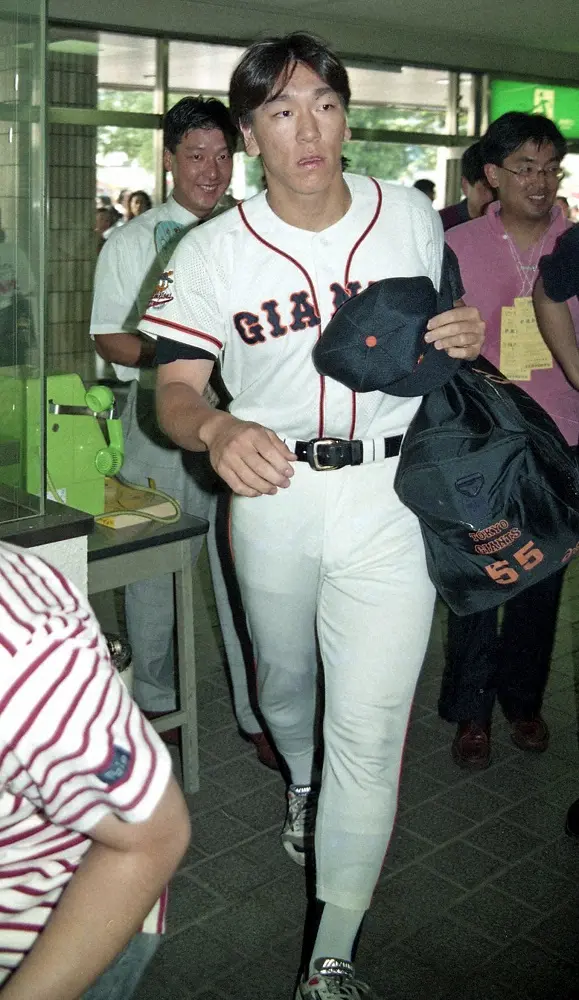 【画像・写真】1995年7月26日、大遅刻で球場入りした松井