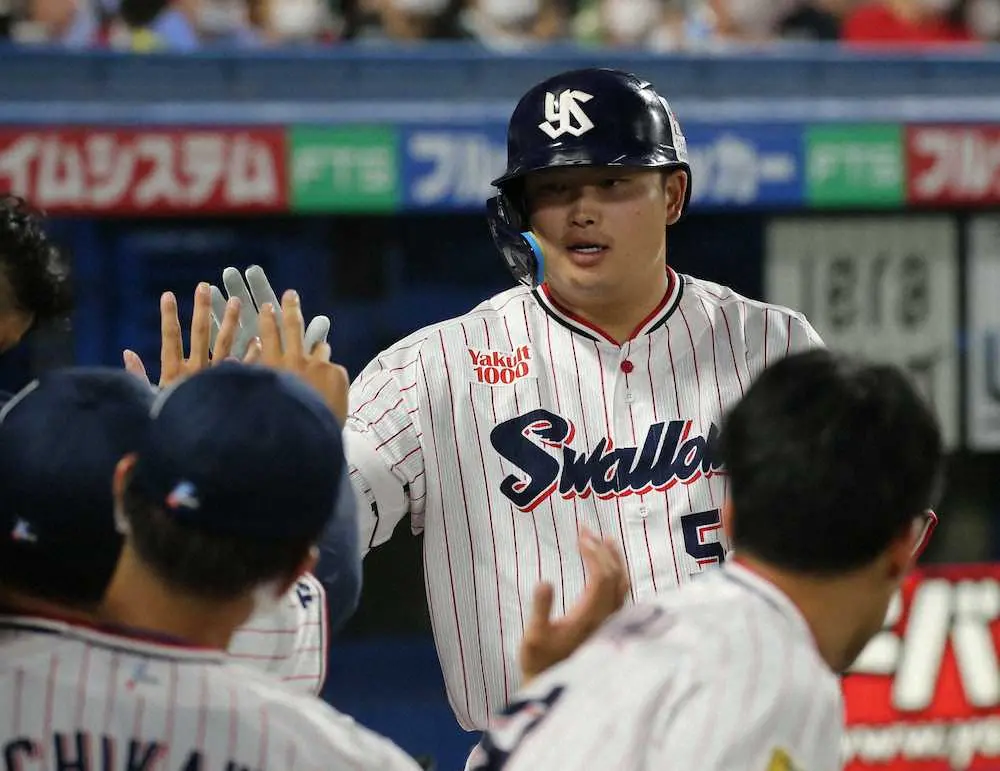 【画像・写真】ヤクルト村上、笑顔なき33号ソロ　90試合で89打点　カード別最多、広島戦10本目