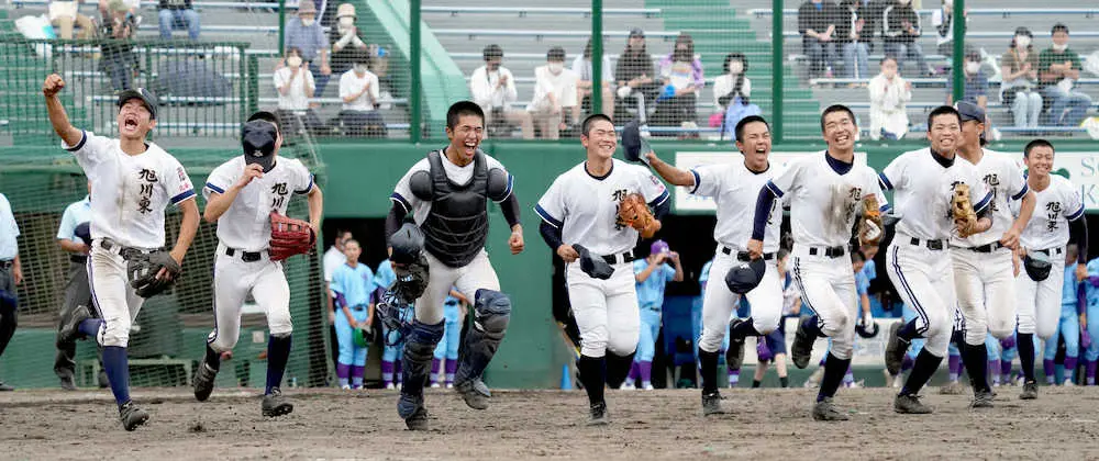 【画像・写真】旭川東　53年ぶり決勝!OGの女子やり投げ・北口の吉報が力に　先制打の秋山「凄く影響を受けている」