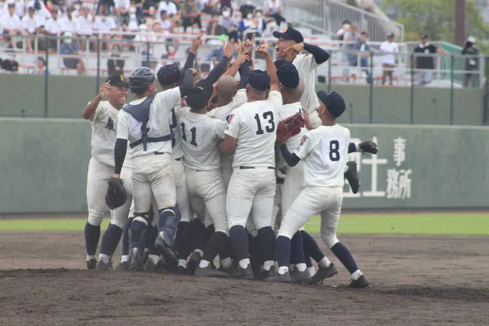 【画像・写真】鹿児島実が4年ぶりV　大島のプロ注目左腕、大野対策“低く強い打球”