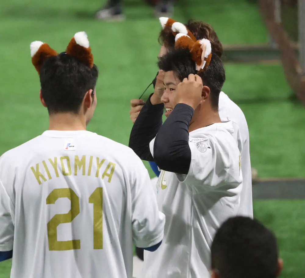 【画像・写真】【球宴】朗希　山川と“あいみょん談議”由伸とも談笑「いろんな話ができたらな」松川はきつねの耳交流