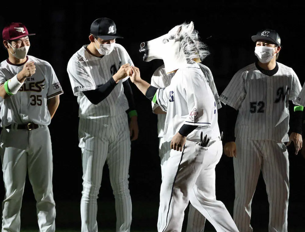 【画像・写真】【球宴】山川が馬のマスク姿で登場し、球場内は大爆笑