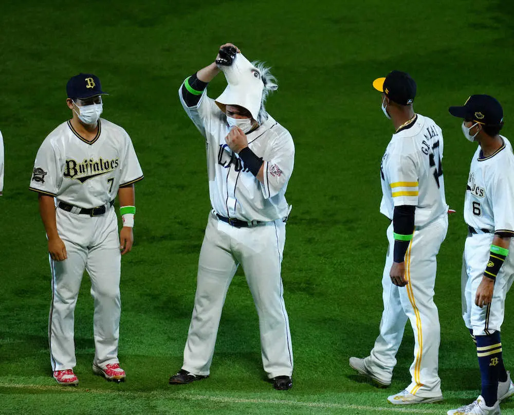 【画像・写真】【球宴】山川「お休み」満喫！本塁打競争は準決勝敗退も「馬」に変身し登場　朗希、清宮らと積極交流