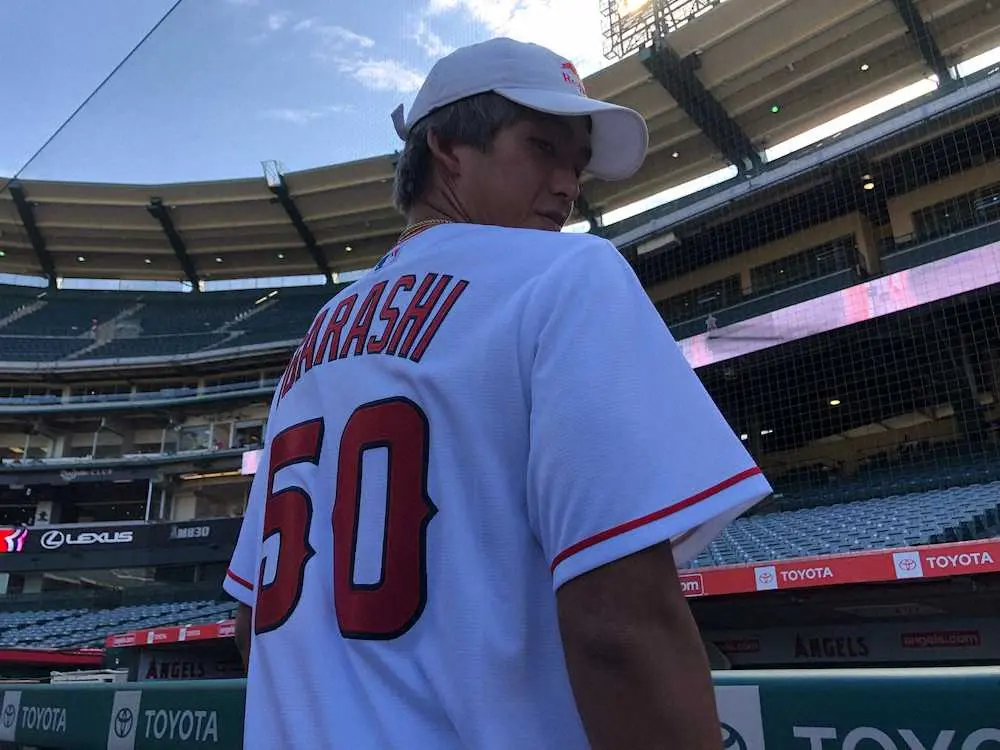 【画像・写真】サーフィン五十嵐カノアがエ軍戦始球式　大谷に尊敬の眼差し「アメリカでスーパースターになるのは難しい」