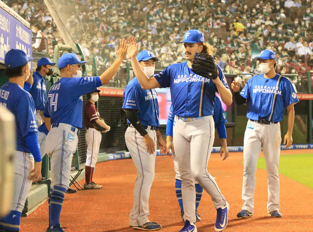 【画像・写真】日本ハム・新庄監督　6戦ぶり復帰戦を白星で飾る!　2カ月ぶり復帰の宮西も好投し後半戦“快幕”