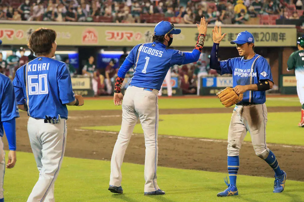 【画像・写真】日本ハム・中島　華麗な“美技”でチーム救った!ネット絶賛「これぞスーパープレー」「家族全員で拍手」