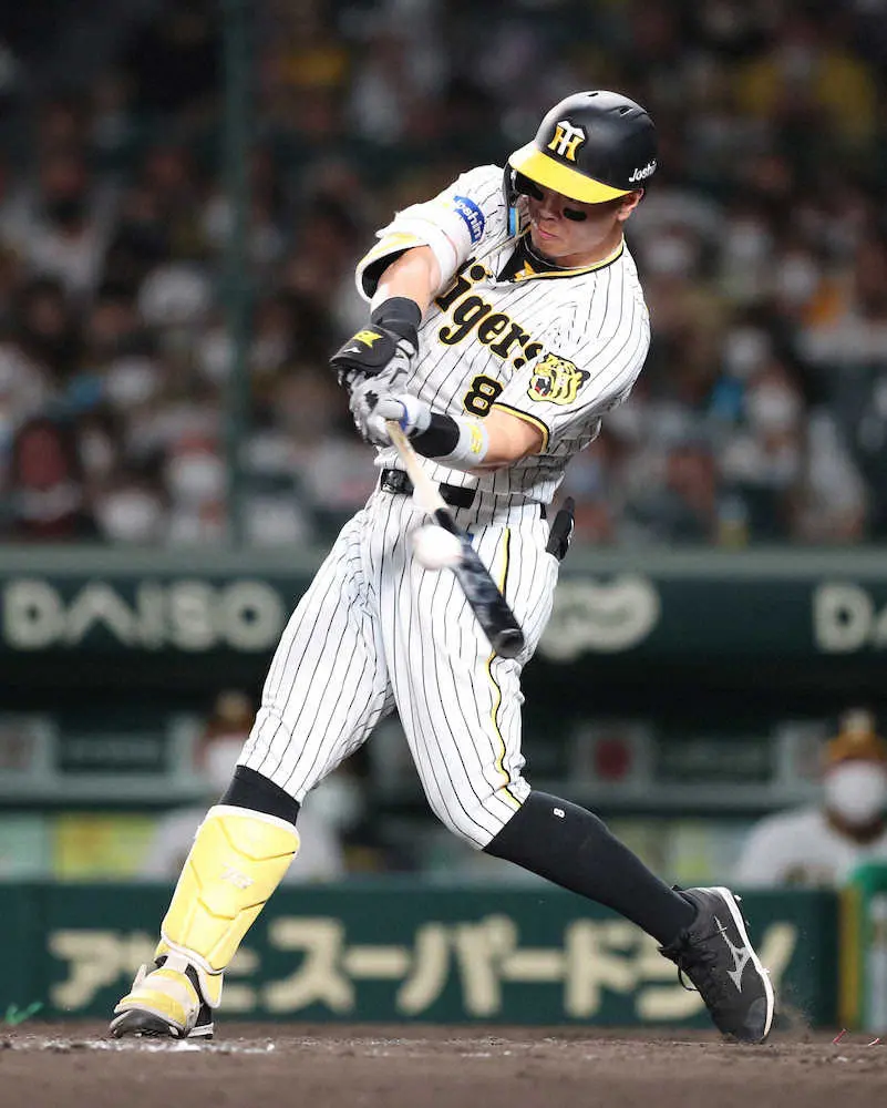 【画像・写真】阪神・佐藤輝　今季100安打目は左翼への16号ソロ「才木のために打ちました!ヤッター!」