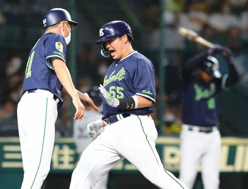 【画像・写真】鳥肌もの！　ヤクルト村上が1人で試合を振り出しに戻す　0―2から35号、36号と2打席連発！