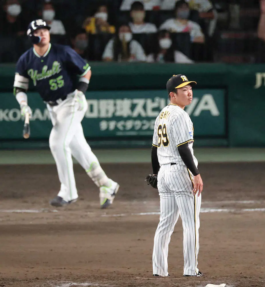 【画像・写真】阪神　逆転V遠のく…石井が延長11回に痛恨被弾　村上に3打席連続で一発浴びて大逆転負け