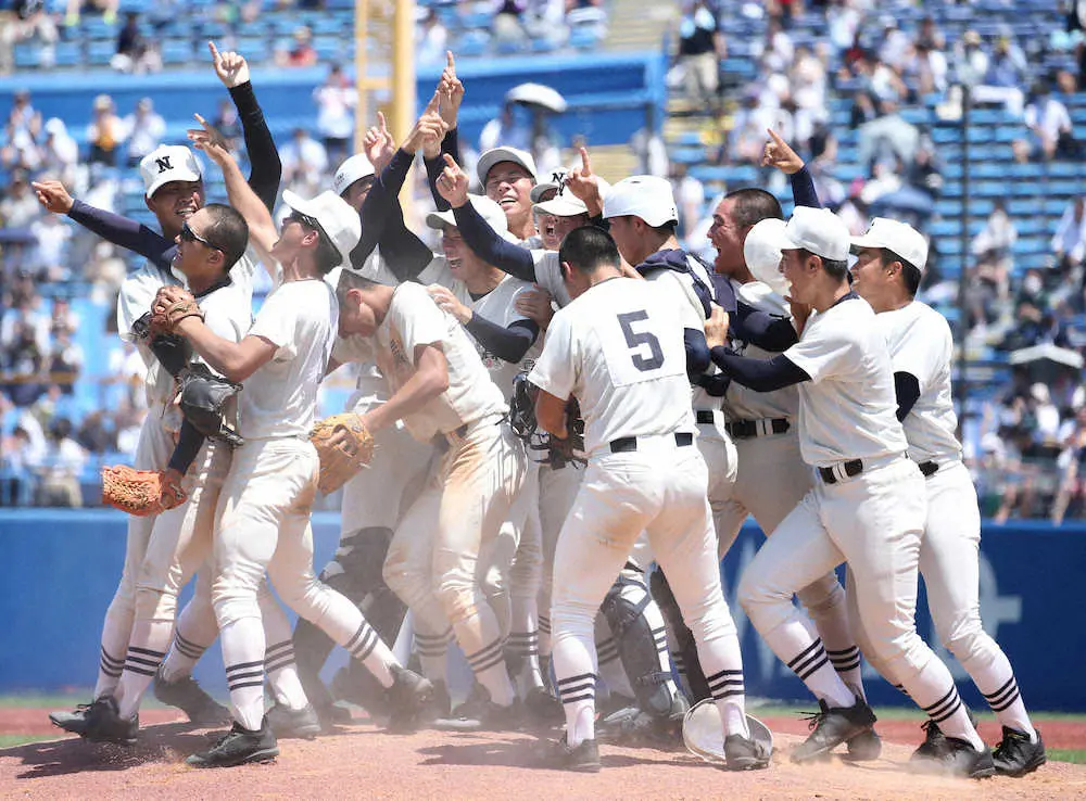 【画像・写真】日大三　スクイズで聖地！全6試合2桁安打計74得点の強打売りでも“イメチェン”小技で決勝点