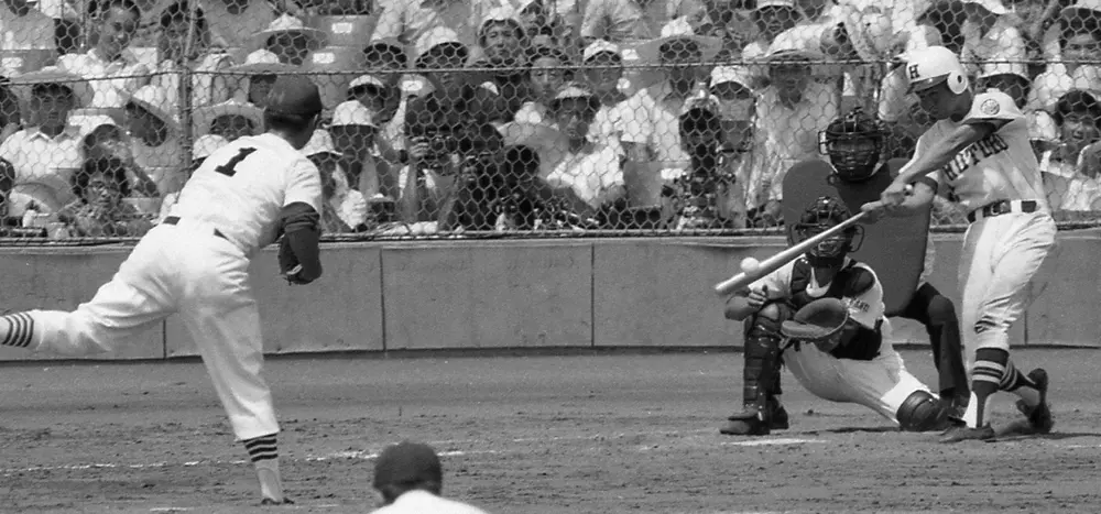 【画像・写真】準決勝、名古屋電気・工藤公康は報徳学園・金村にダメ押しの二塁打を浴びる