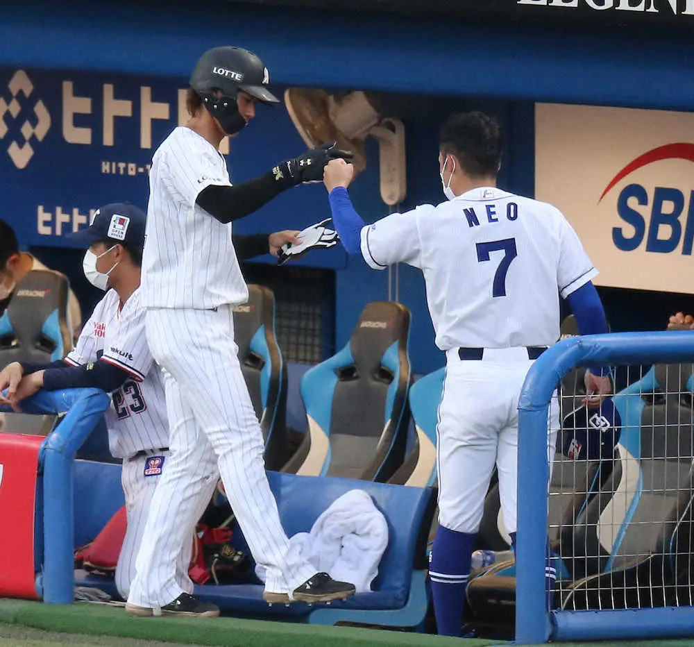 【画像・写真】侍・栗山監督、初采配初勝利　根尾、藤原、黒川ら躍動！大学・社会人選抜に8―6逃げ切り