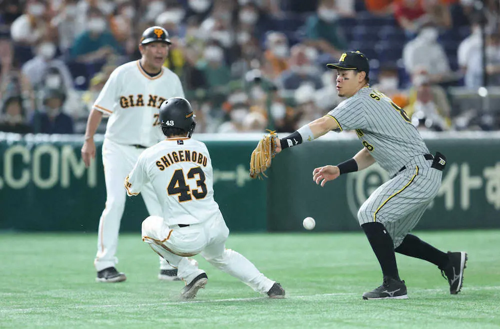 【画像・写真】巨人が難攻不落の青柳から4回に一挙3得点で逆転　丸の右前適時打から阪神のミスにつけ込む