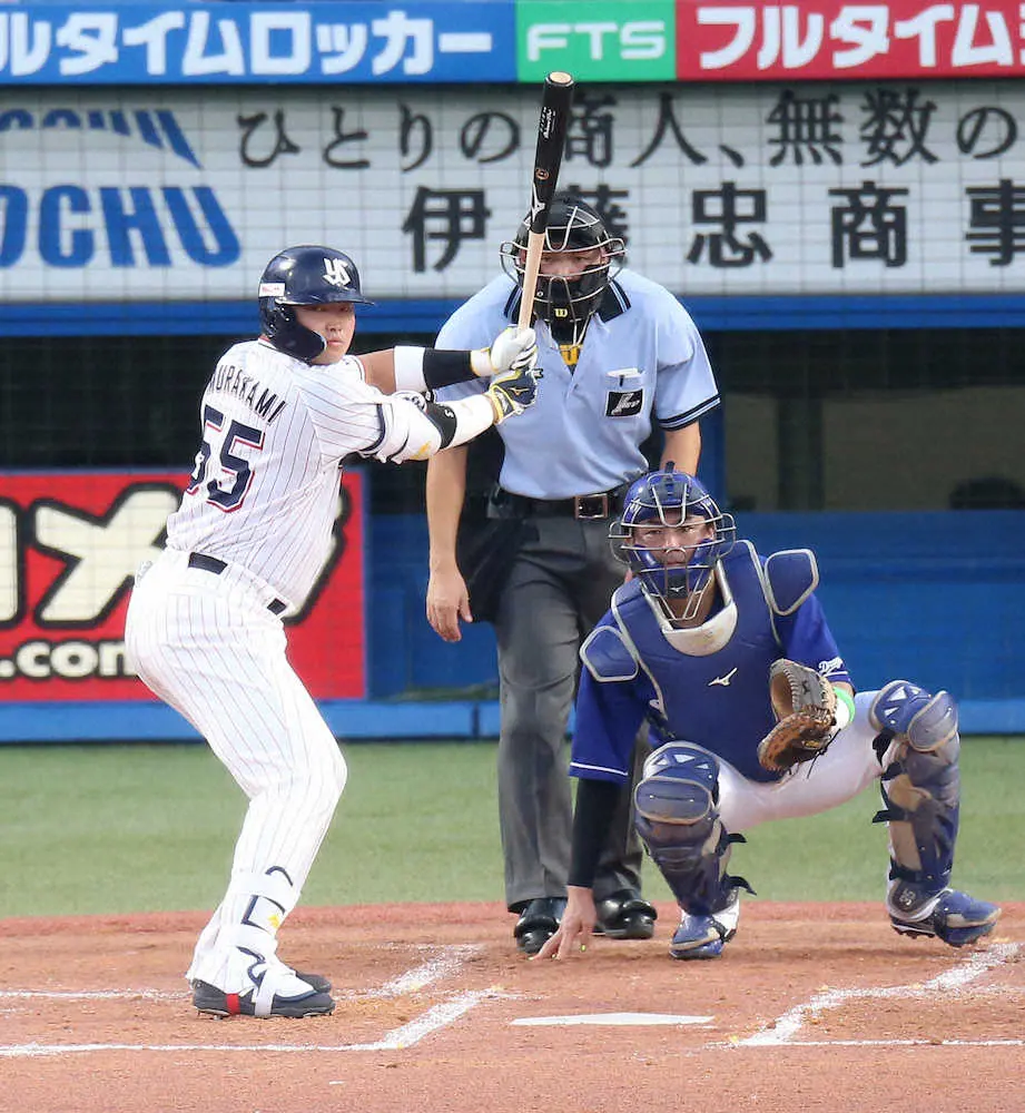 【画像・写真】ヤクルト・村上　今季は右足を本塁寄りに構えて進化　逃げていくボールにも最後まで粘って対応できる