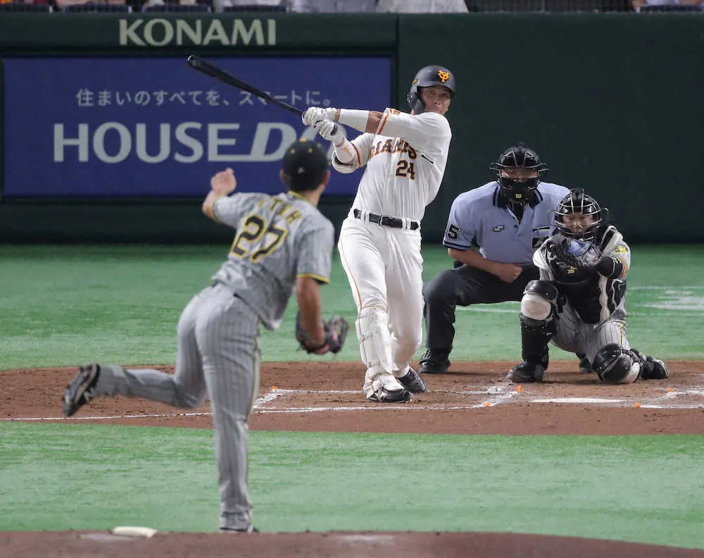【画像・写真】巨人・原監督　大城まさかの二塁タッチアウトに首ひねる　右前打で二塁狙うも憤死