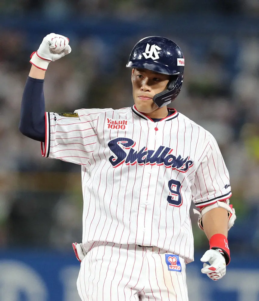 【画像・写真】ヤクルト・塩見　チーム救った!3連勝導く好捕にネット歓喜「これぞプロの技」「思わず拍手」