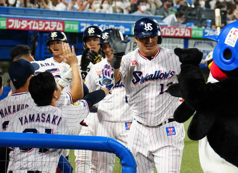 【画像・写真】ヤクルト　つば九郎の主催2000試合を勝利で飾れず…サンタナのバースデー弾も空砲、9回オスナ満弾も