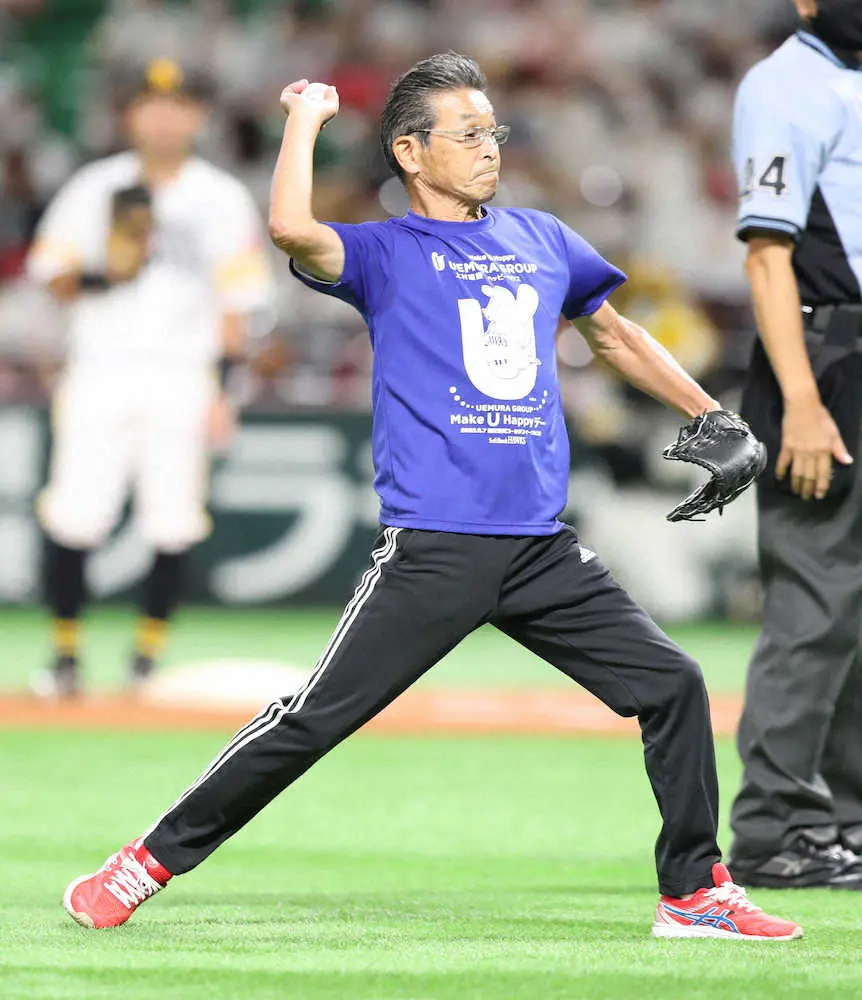 【画像・写真】間寛平GMが始球式　新喜劇にソフトバンク松田を“スカウト”「明るいし、いい選手」