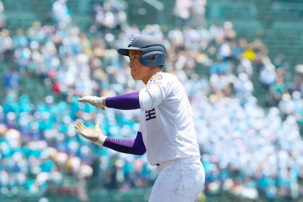 【画像・写真】【甲子園】天理・内藤大翔が4回に待望の先制打！父は元鹿島のDF・就行氏