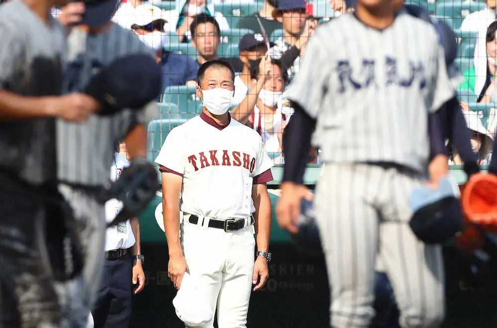 【画像・写真】【甲子園】高岡商の吉田監督　北陸対決で大敗も、一時は2点差追い上げに「頑張ってくれてうれしかった」