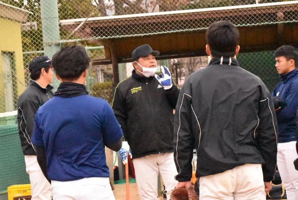 社会人野球のクラブチーム・八尾ベースボールクラブで始動する江上氏（2021年撮影）