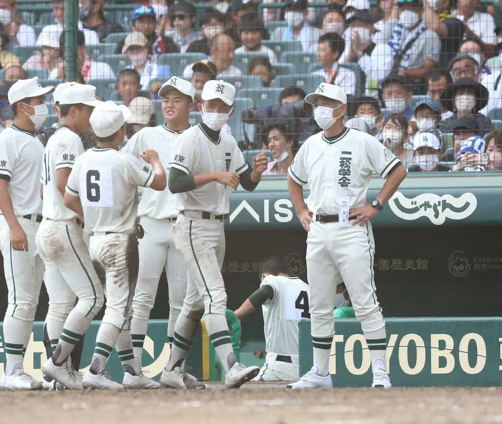 【画像・写真】【甲子園】サヨナラ発進の二松学舎大付・市原監督「感無量と言うか、この子たちが歴史を作ってくれた」