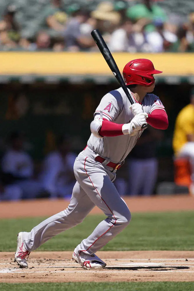 【画像・写真】エンゼルス大谷　偉業から一夜明け1打席目に左前打　打球直撃の左足首も指揮官「大丈夫」