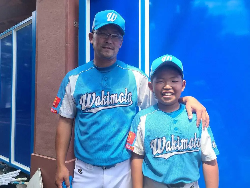 3回戦で敗れた脇一潟西野球少年団の加藤昭太監督（左）と次男で主将の瑠晟