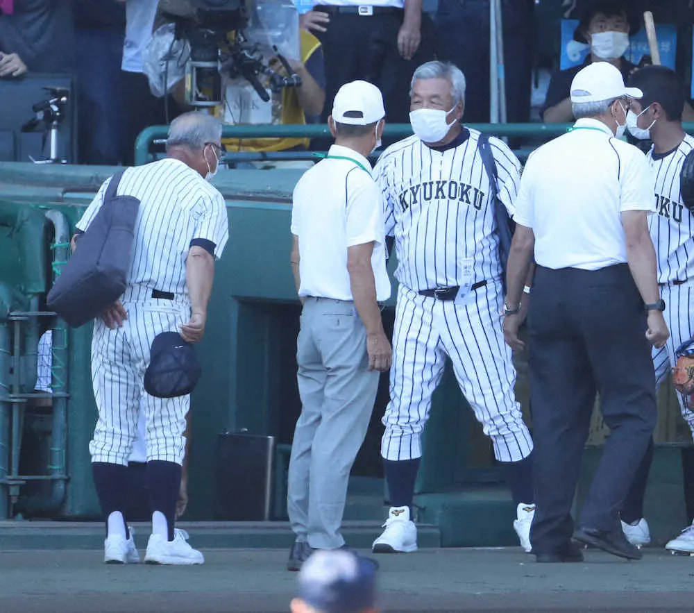 【画像・写真】【甲子園】九州国際大付・楠城監督　第一声は「体調不良者が出て、馬淵監督には心配をかけ申し訳なかった」