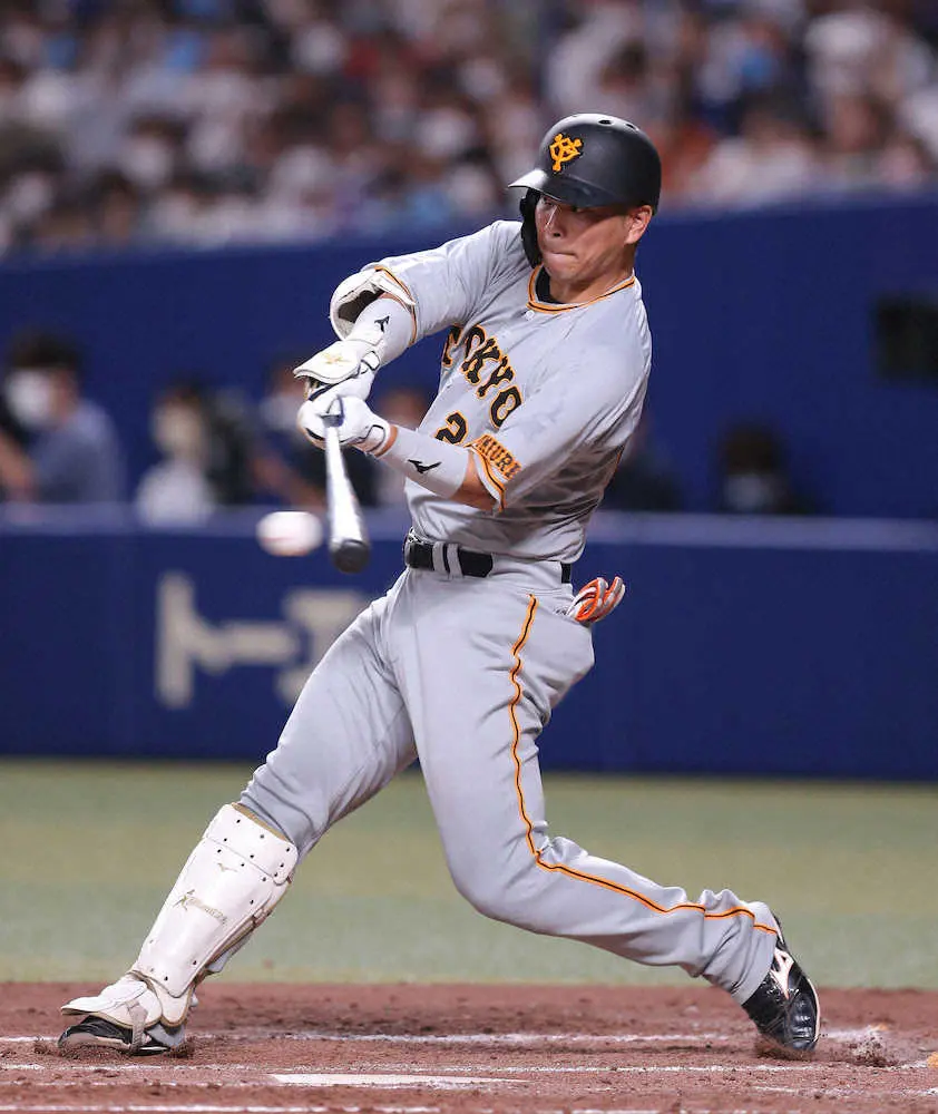 【画像・写真】巨人・大城　快投・山崎伊に2点目打！「第91代」4番・中田の先制打に続く適時打に両手突き上げる
