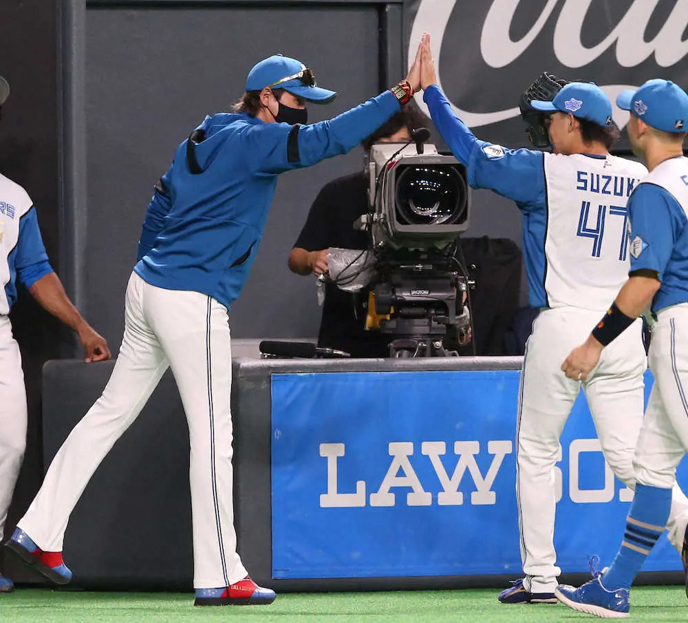 【画像・写真】日本ハム劇的3連勝!清水V打でリーグ最多タイ5度目のサヨナラ勝ち　首位・西武に勝ち越し