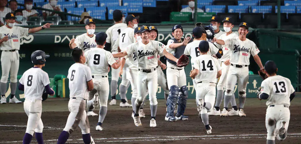 【画像・写真】【甲子園】好守備連発の海星　8回2死満塁では二塁手・峯がスーパーキャッチ　加藤監督「感無量」