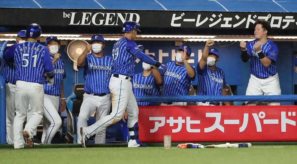 【画像・写真】DeNA最大17・5差から来た来た6ゲーム差！直接対決第1Rで首位ヤクルトに快勝　セ優勝争い風雲急