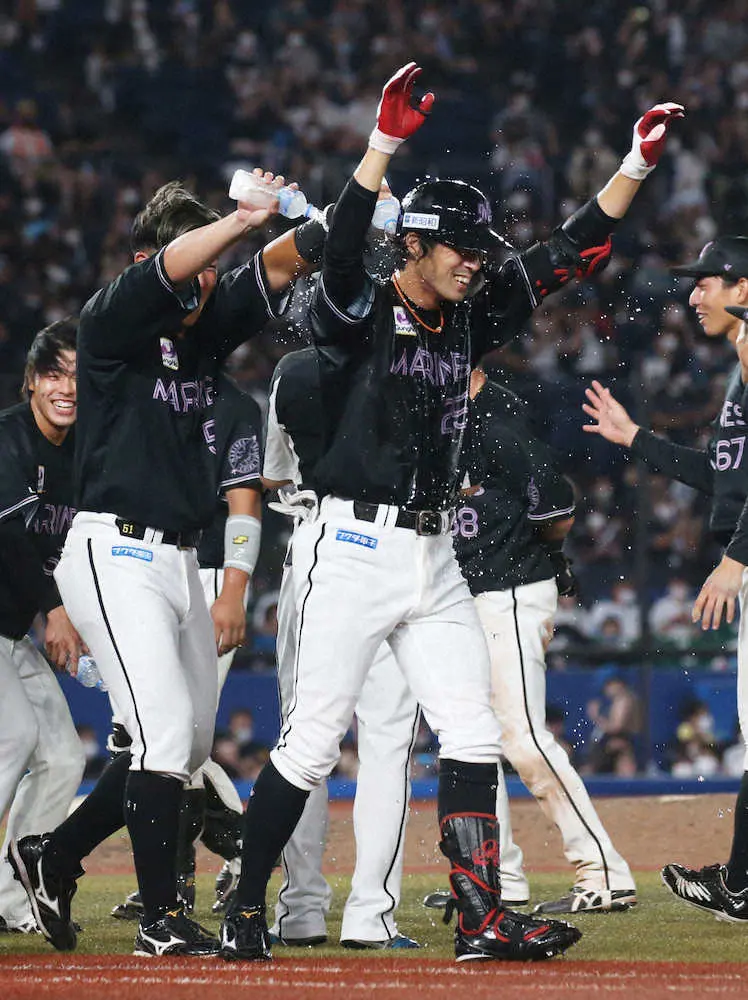 【画像・写真】ロッテ　岡が劇的V打で今季リーグ最多6度目のサヨナラ勝ち　守護神・益田は9回同点打浴びるも初白星