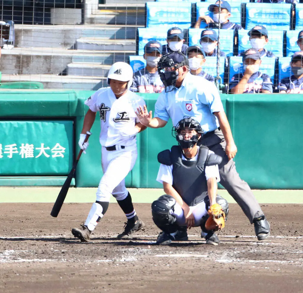 【画像・写真】“1球スイッチ打法”有田工・山口洸　審判に注意されちゃった　サイン交換始まってからは違反
